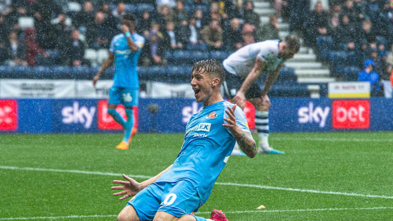 EXCLUSIVE: Sunderland plotting contract talks to fend off Jack Clarke interest